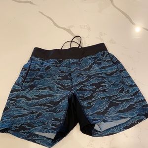 Lululemon Men’s Shorts 7’ No Liner. Size Small
